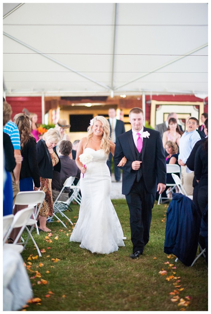 3_ceremony > DylanJordan_countryfarm_virginia_wedding_photographer-10_web