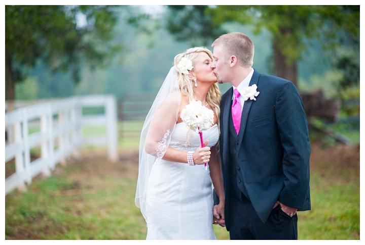 6_portraits > DylanJordan_countryfarm_virginia_wedding_photographer-17_web