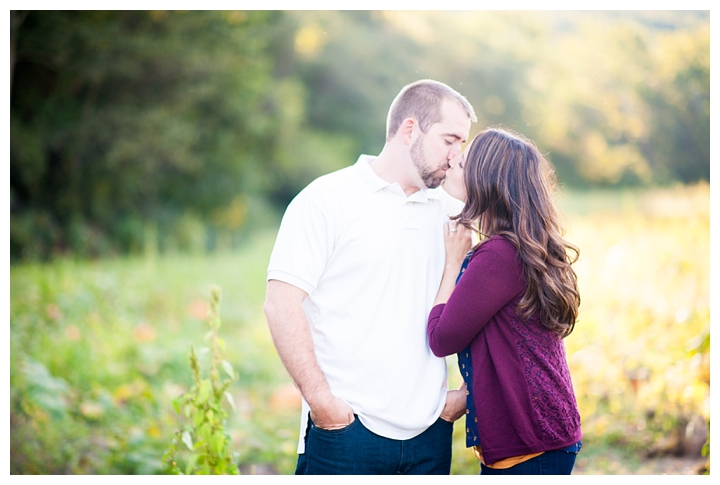 TravisAmanda_BarrelOakWinery_Fall_Engagement_Virginia_Photographer-39_web