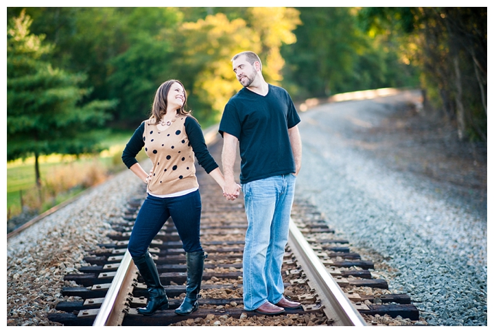 TravisAmanda_BarrelOakWinery_Fall_Engagement_Virginia_Photographer-58_web