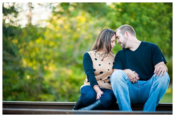 TravisAmanda_BarrelOakWinery_Fall_Engagement_Virginia_Photographer-71_web