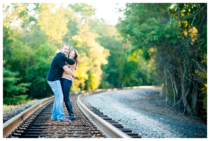 TravisAmanda_BarrelOakWinery_Fall_Engagement_Virginia_Photographer-73_web