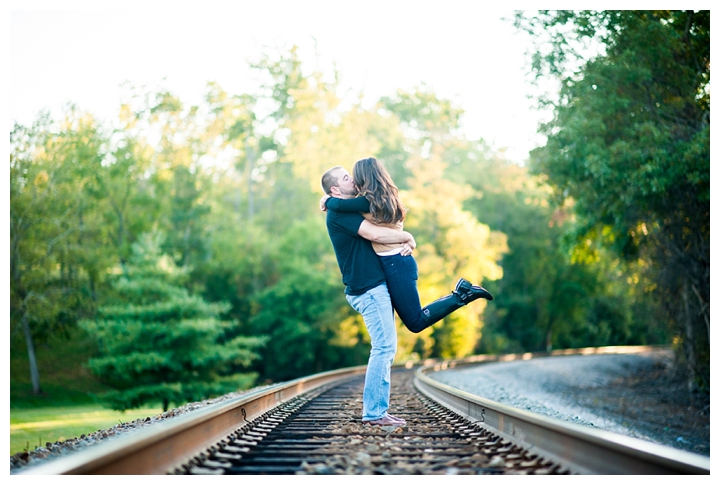 TravisAmanda_BarrelOakWinery_Fall_Engagement_Virginia_Photographer-74_web