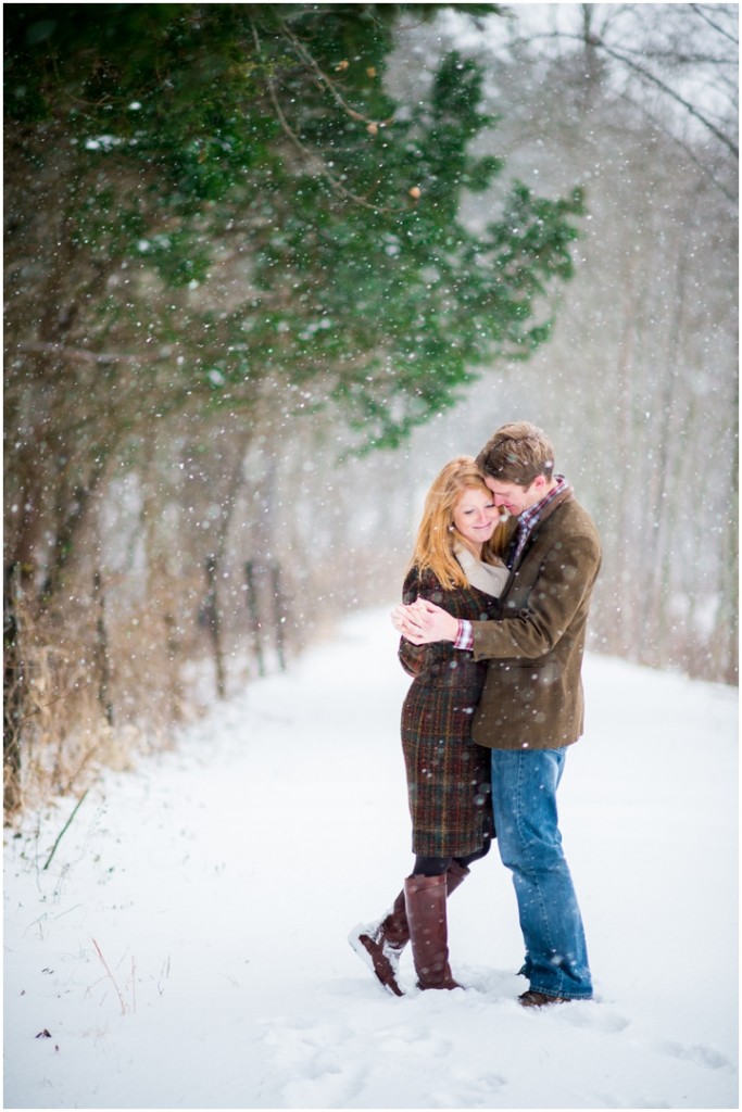 2014-01-21 Brian Nicole_warrenton_virginia_snow_couples_photographer-33_web