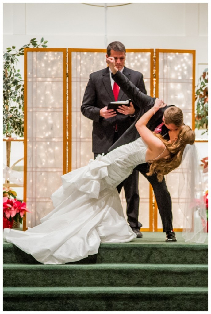 8_ceremony_virginiabeach_photographer-22_web-688x1024_web