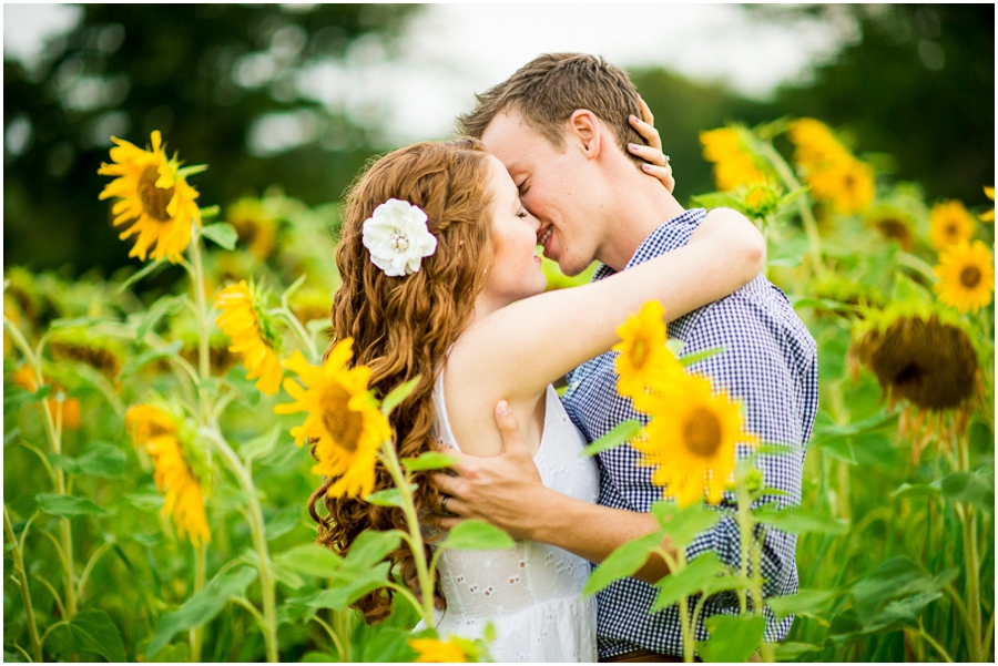 hope_jeremy_suflower_field_anniversary_portraits