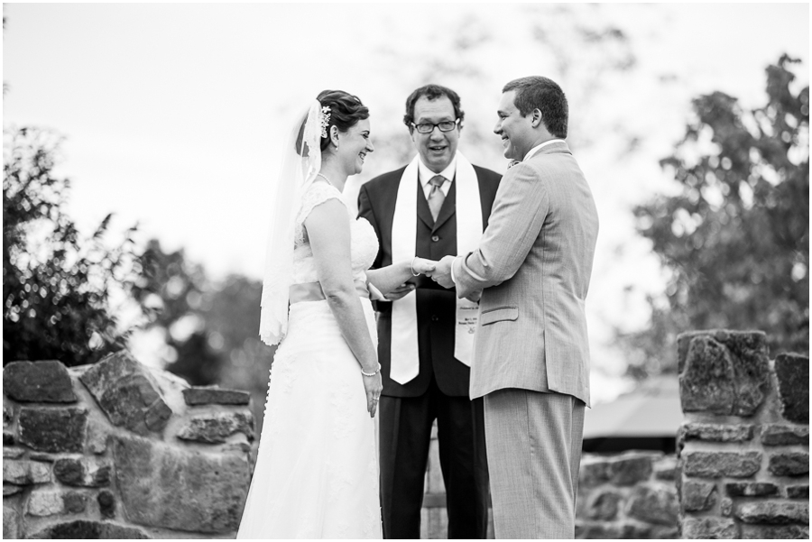 5-kevin_sara_winery_bull_run_virginia_wedding_photographer-15_web