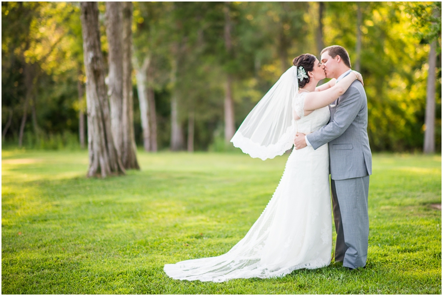 7-kevin_sara_winery_bull_run_virginia_wedding_photographer-12_web